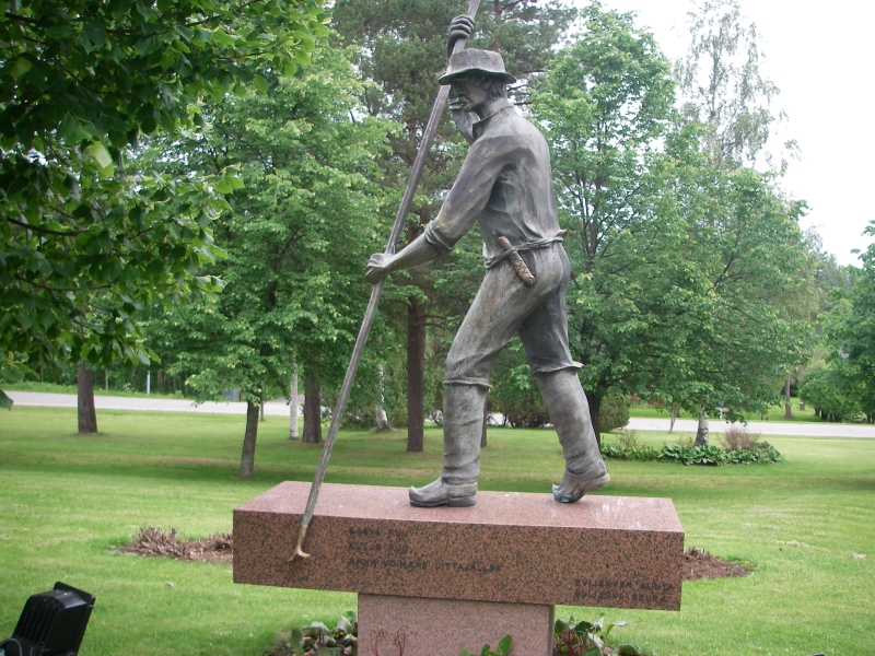 Uittomiespatsas Evijarvi